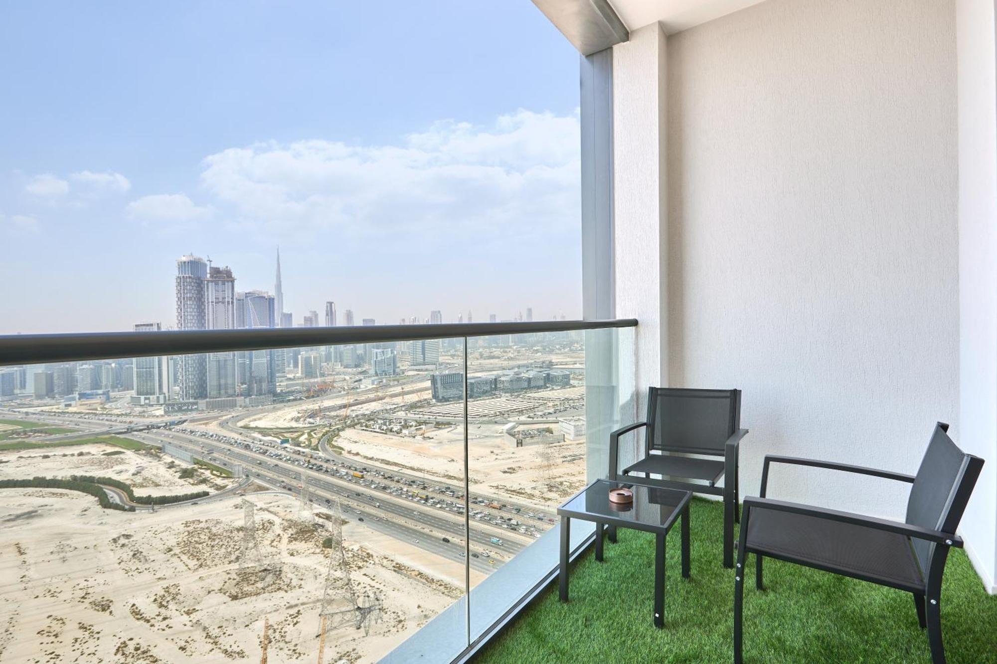 By Latinem Luxury 1br Cvg 4010 Near Burj Khalifa Dubai