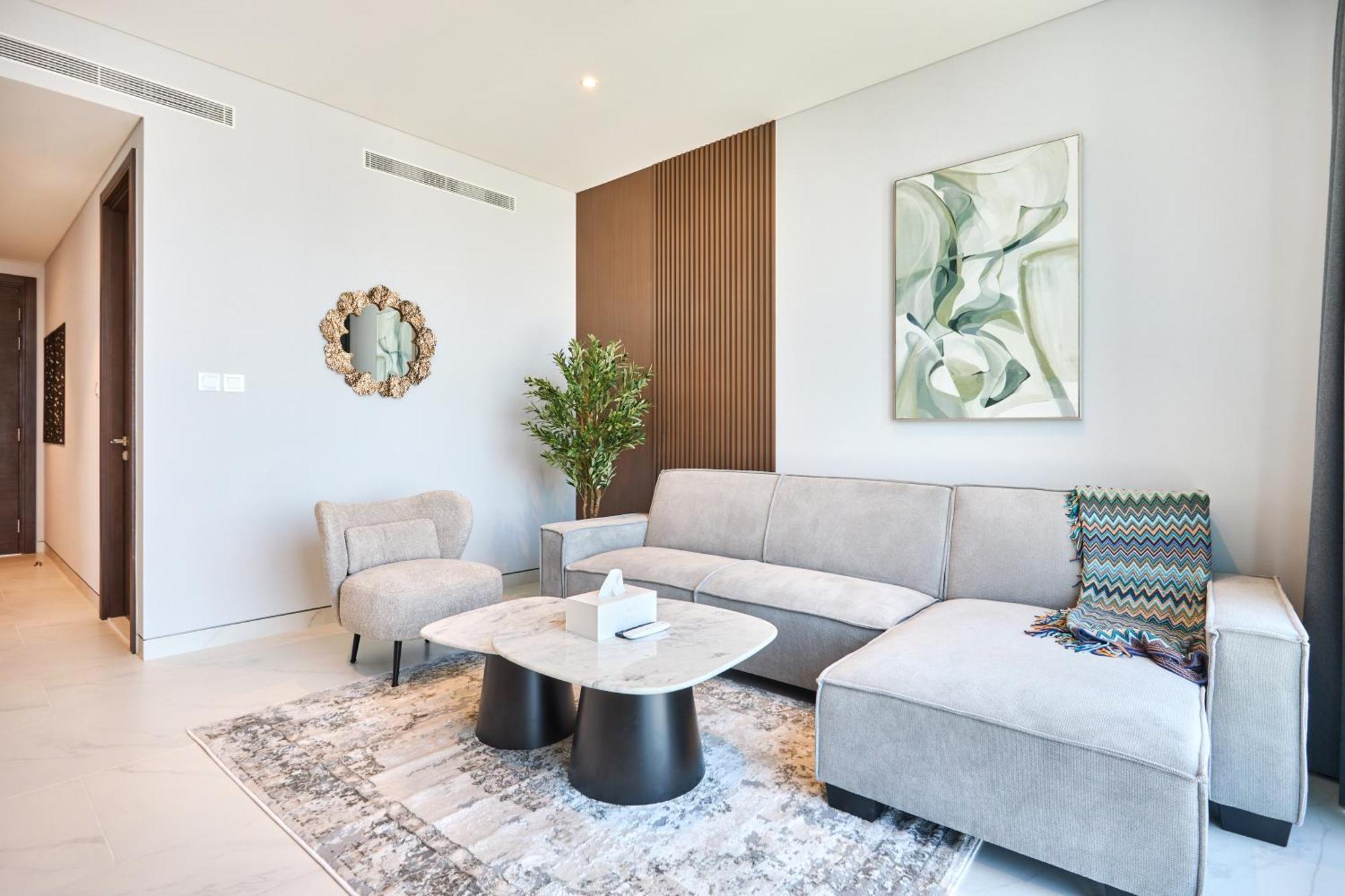 By Latinem Luxury 1br Cvg 4010 Near Burj Khalifa