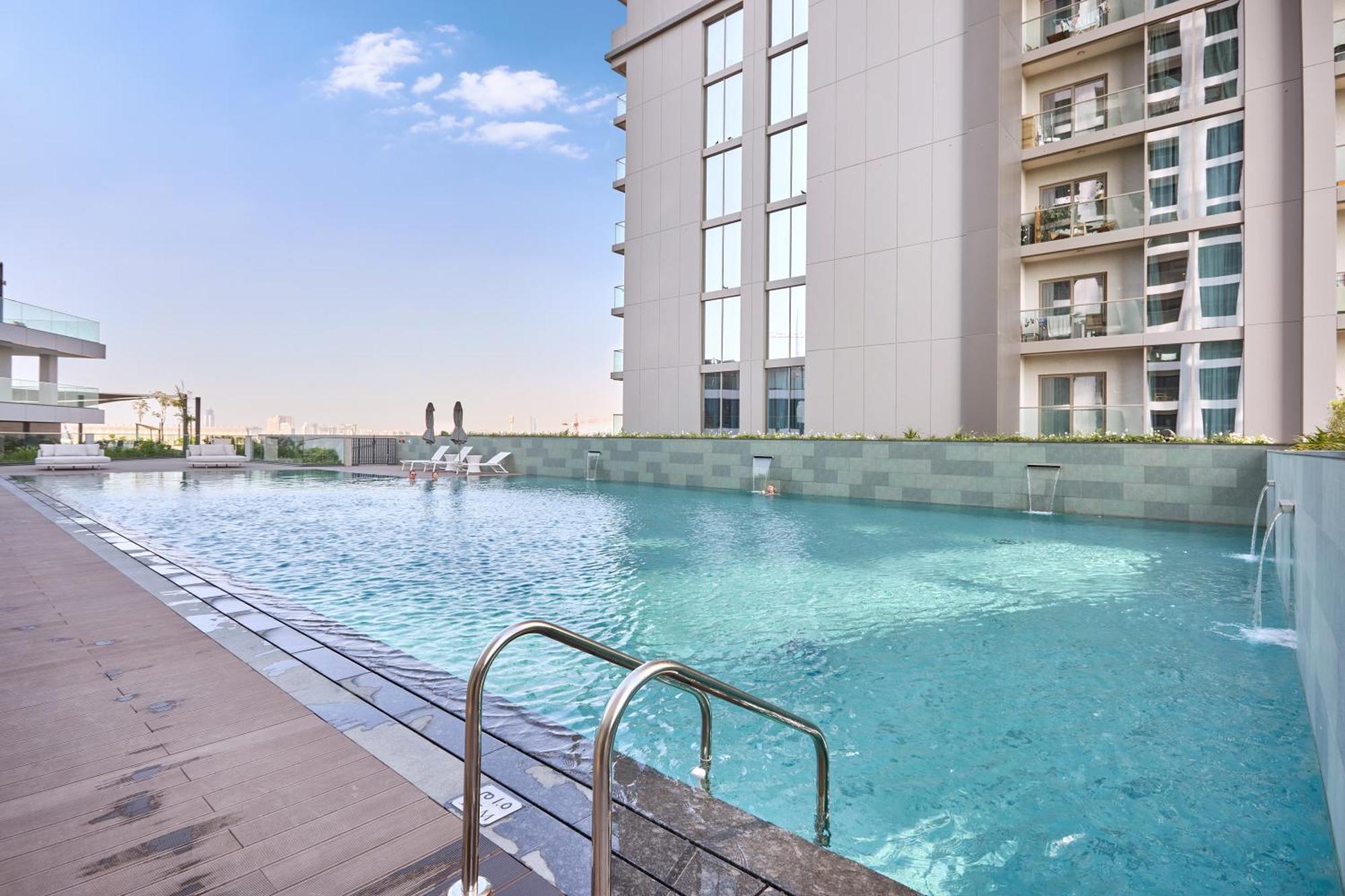 By Latinem Luxury 1br Cvg 4010 Near Burj Khalifa * Dubai